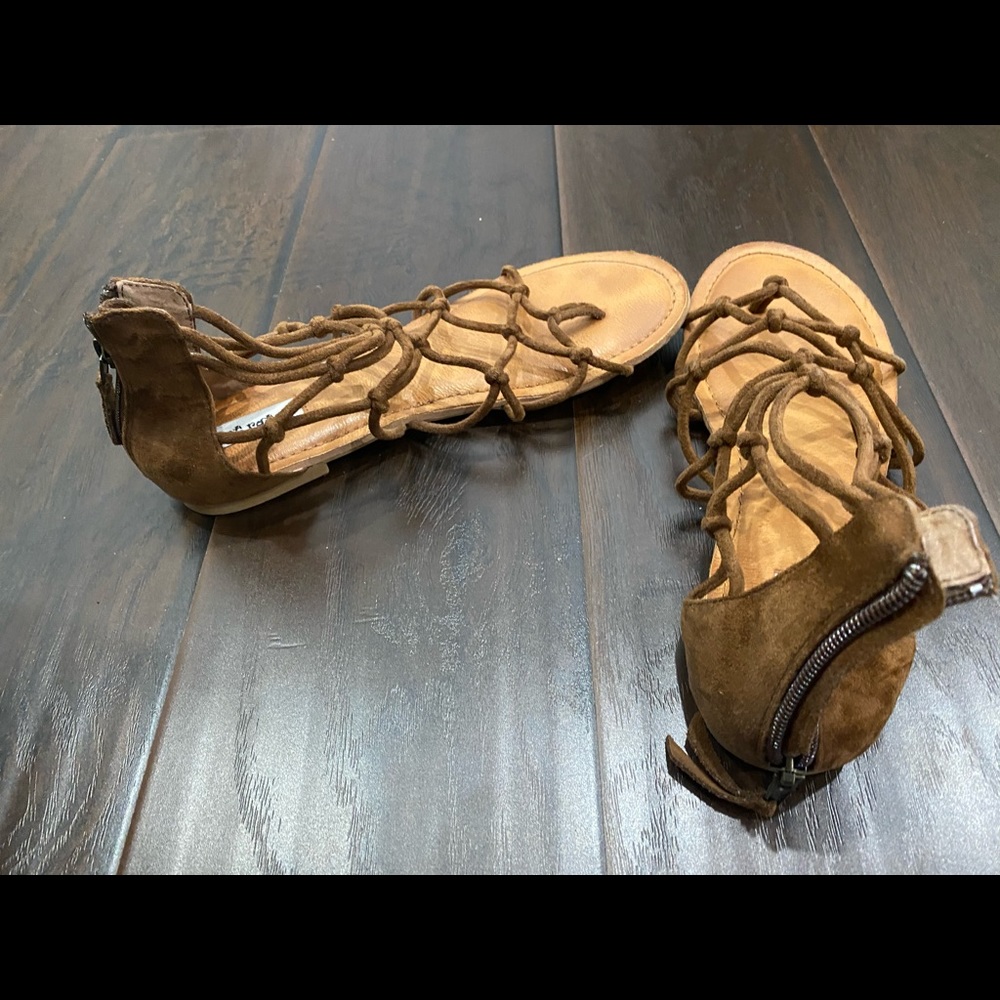 Sandals - Picture 2 of 3